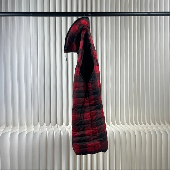 Talbots Women’s Red and Black Buffalo Plaid Primaloft Sherpa Vest - Picture 4 of 16